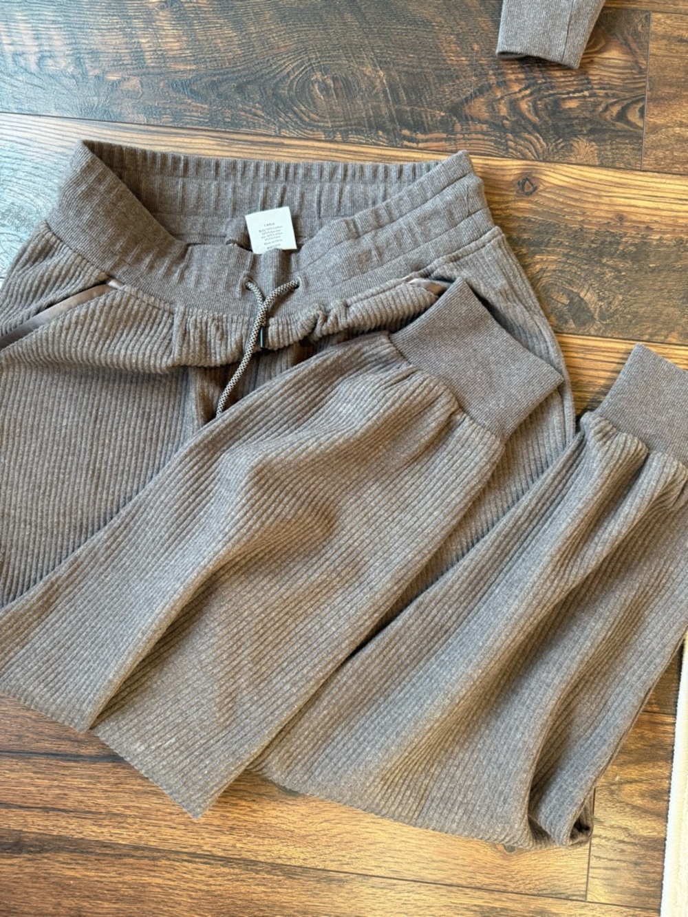 Varley Rib Knit Lounge set - Picture 5 of 5